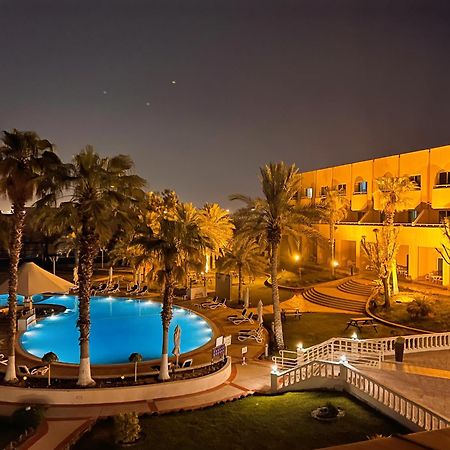 Metropolitan Al Mafraq Hotel Abu Dhabi Exteriör bild