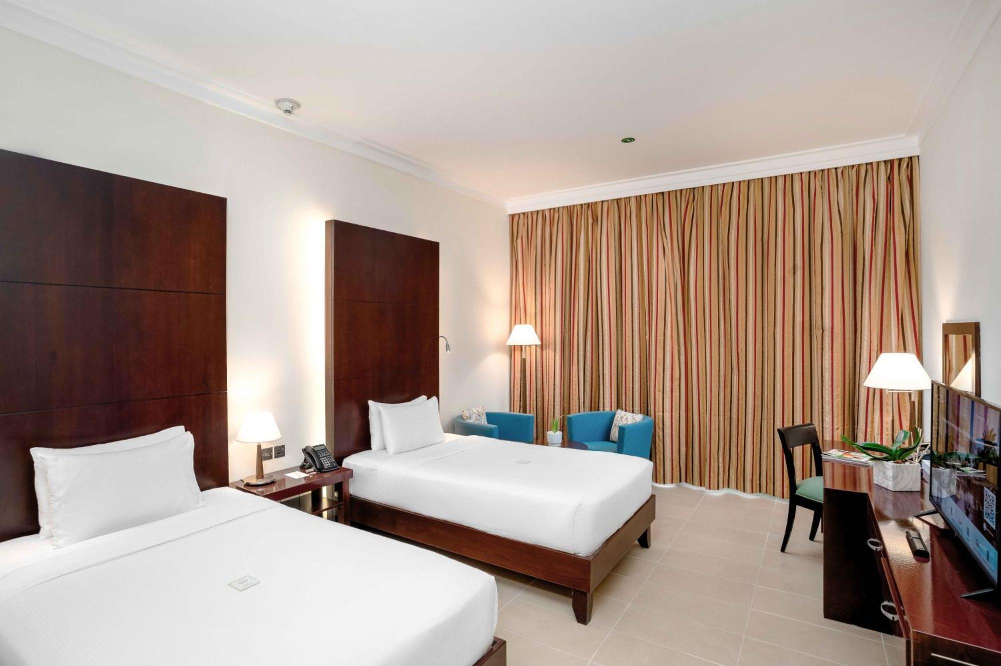 Metropolitan Al Mafraq Hotel Abu Dhabi Exteriör bild