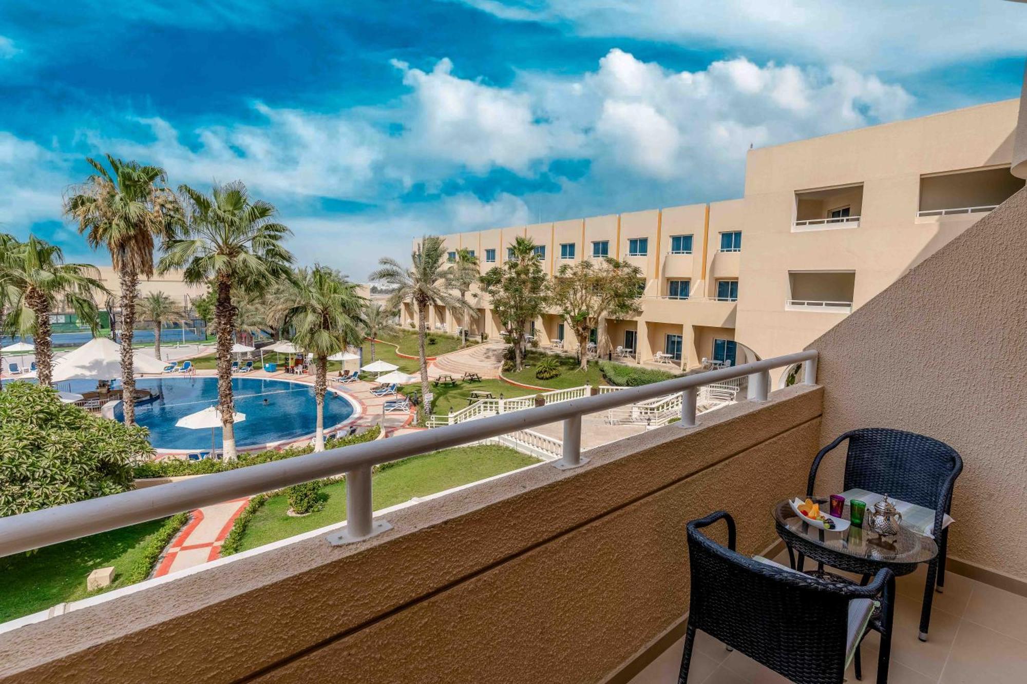 Metropolitan Al Mafraq Hotel Abu Dhabi Exteriör bild