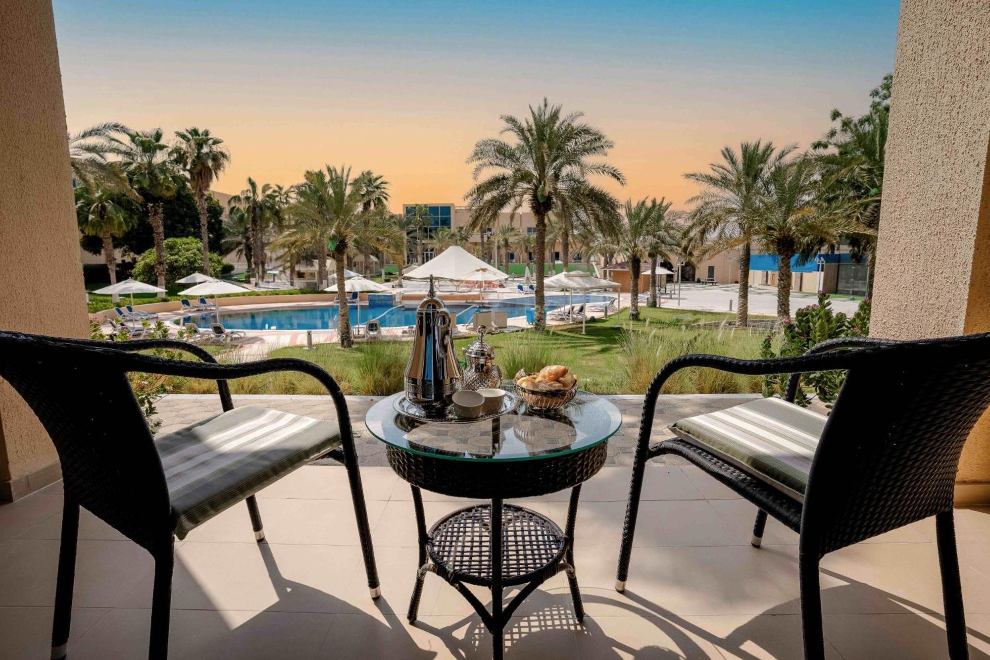 Metropolitan Al Mafraq Hotel Abu Dhabi Exteriör bild
