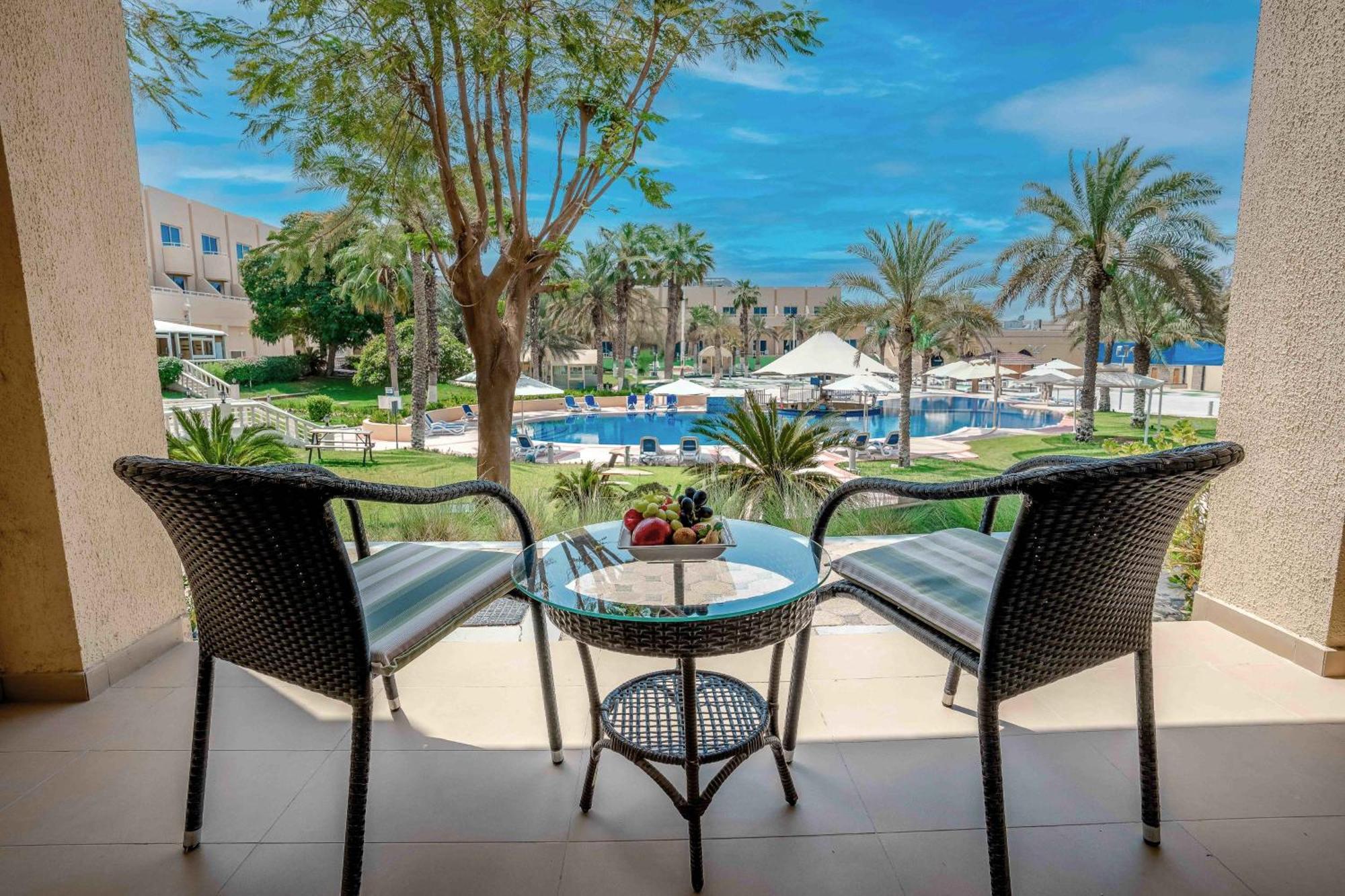 Metropolitan Al Mafraq Hotel Abu Dhabi Exteriör bild
