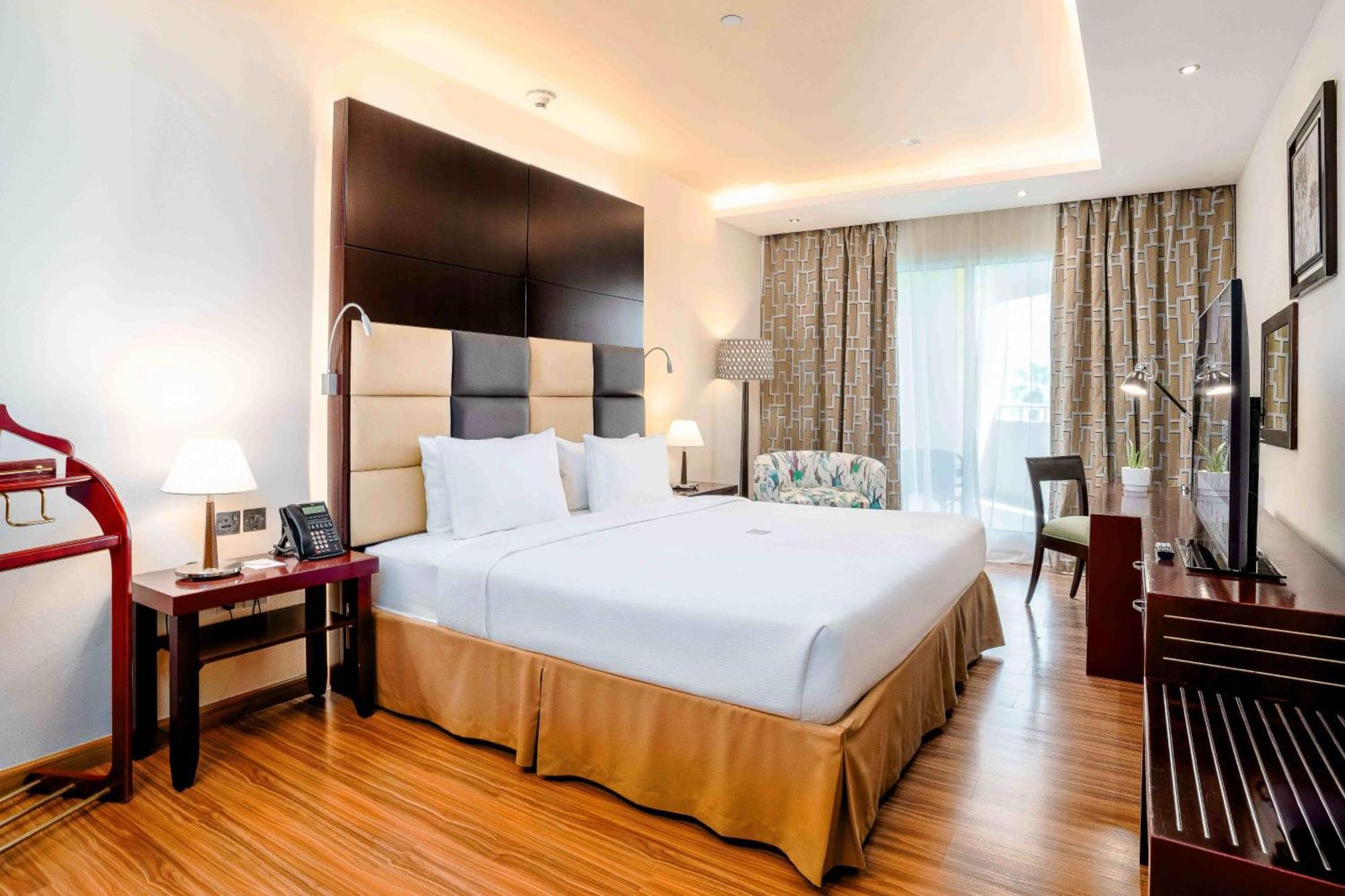 Metropolitan Al Mafraq Hotel Abu Dhabi Exteriör bild